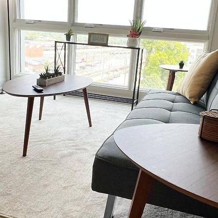 Studio Apartment, Queen Bed, Wifi, Kitchen, Washer & Dryer In ชาร์ล็อต ภายนอก รูปภาพ