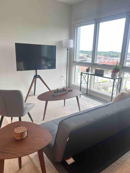 Studio Apartment, Queen Bed, Wifi, Kitchen, Washer & Dryer In ชาร์ล็อต ภายนอก รูปภาพ