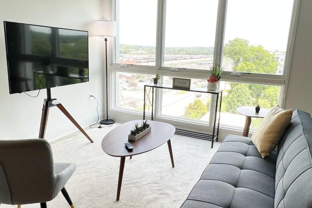 Studio Apartment, Queen Bed, Wifi, Kitchen, Washer & Dryer In ชาร์ล็อต ภายนอก รูปภาพ