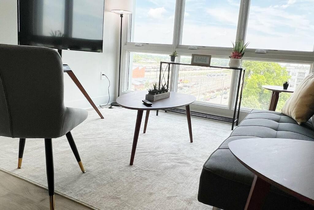 Studio Apartment, Queen Bed, Wifi, Kitchen, Washer & Dryer In ชาร์ล็อต ภายนอก รูปภาพ